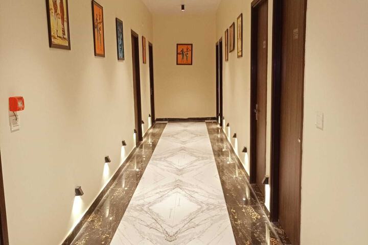 Room 6 of 7