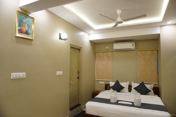 Room 6 of 18
