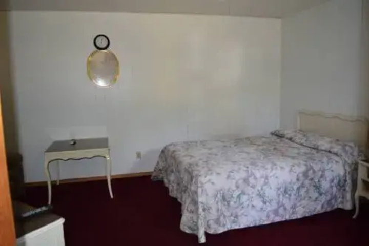 Room 6 of 12