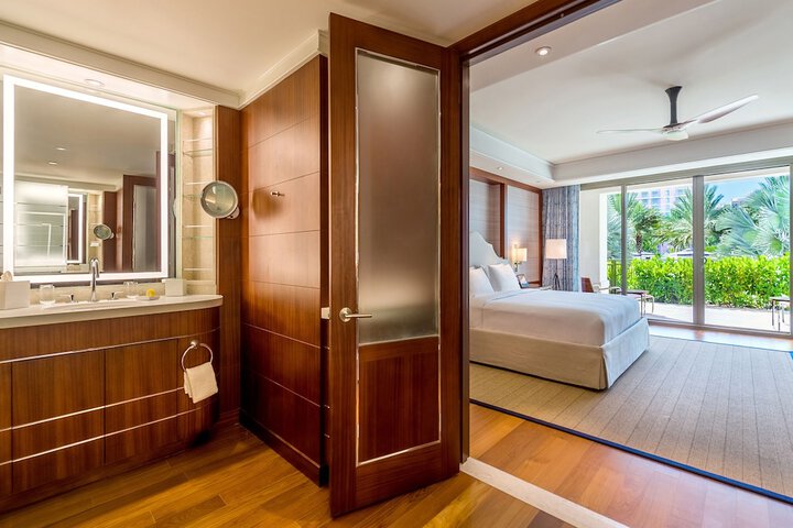 Room 104 of 293