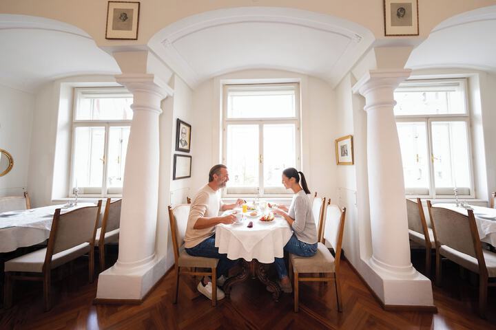 Dining 45 of 62
