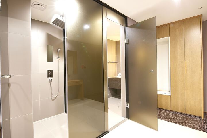 Room 33 of 48