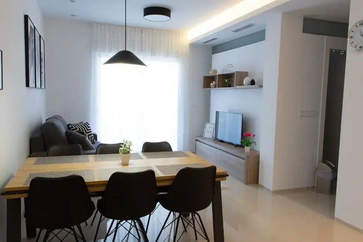 Room 10 of 16