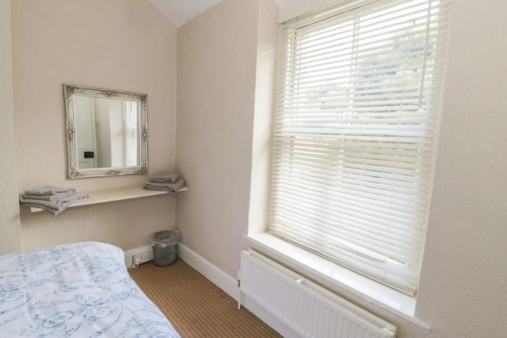 Room 6 of 22