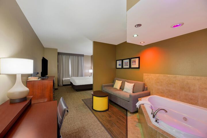 Room 16 of 43