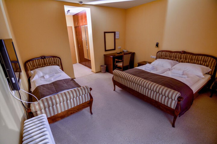 Room 25 of 48
