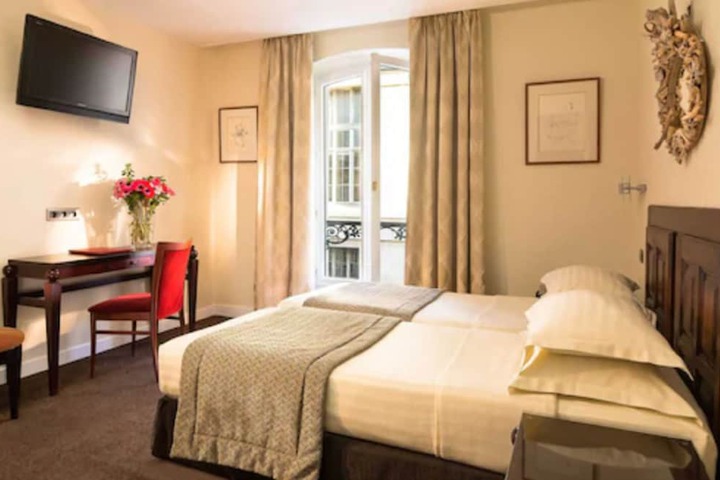 Room 8 of 60
