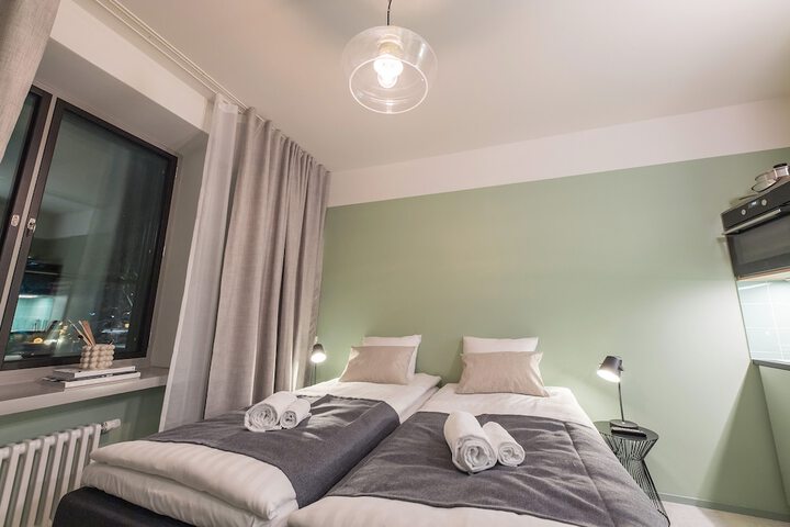 Room 15 of 77