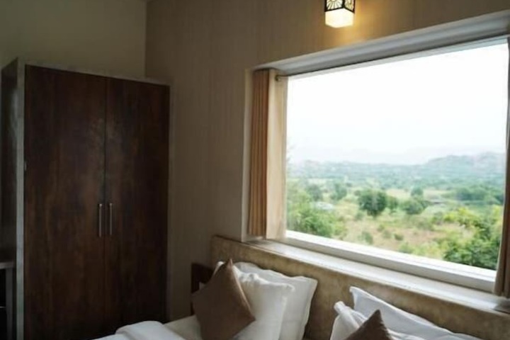 Room 10 of 38