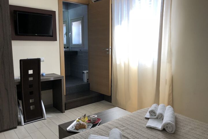 Room 9 of 48