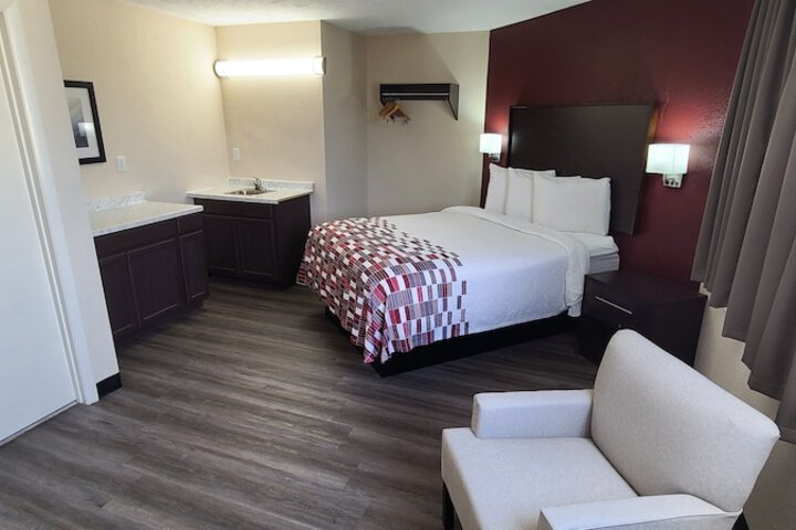 ADA Accessible Deluxe 2 Queen Beds with Roll in Shower (11 of 16)