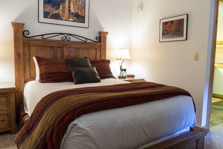 Room 4 of 30
