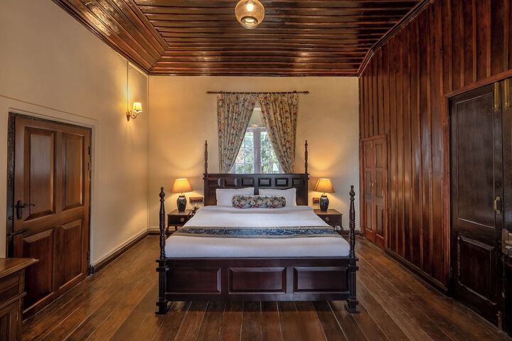 Room 17 of 28