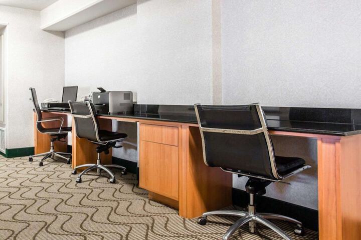 Business Center 52 of 54