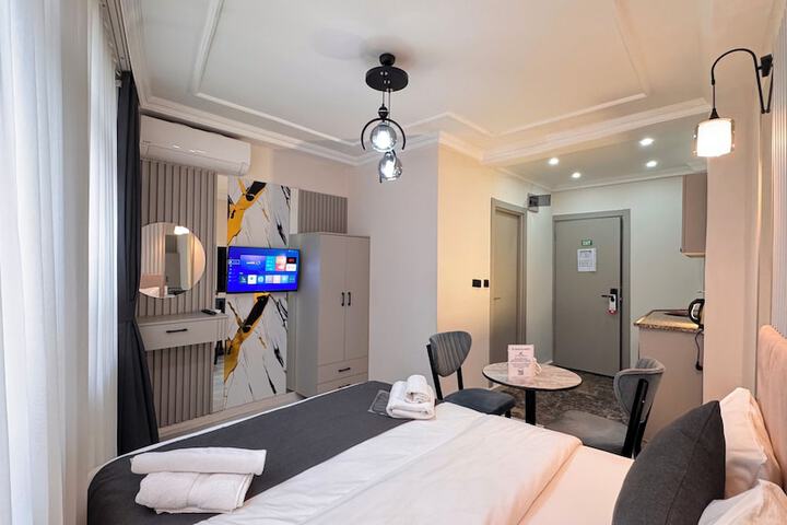 Room 7 of 32
