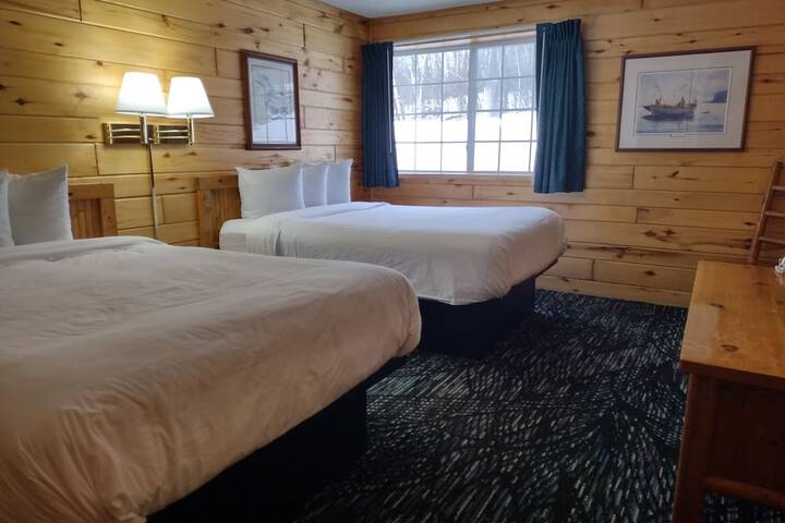 2 Queen Beds (3 of 28)