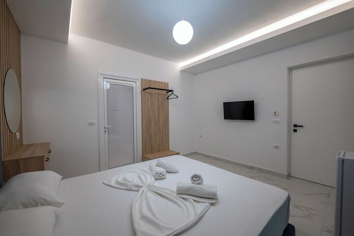 Room 12 of 82