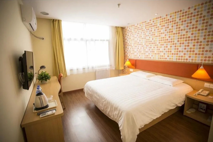 Room 4 of 12