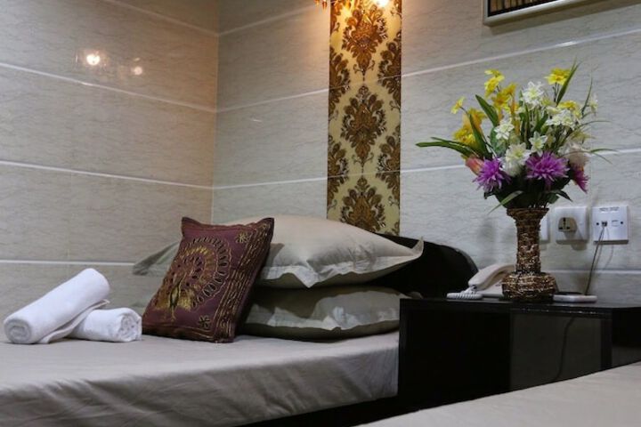 Room 13 of 35