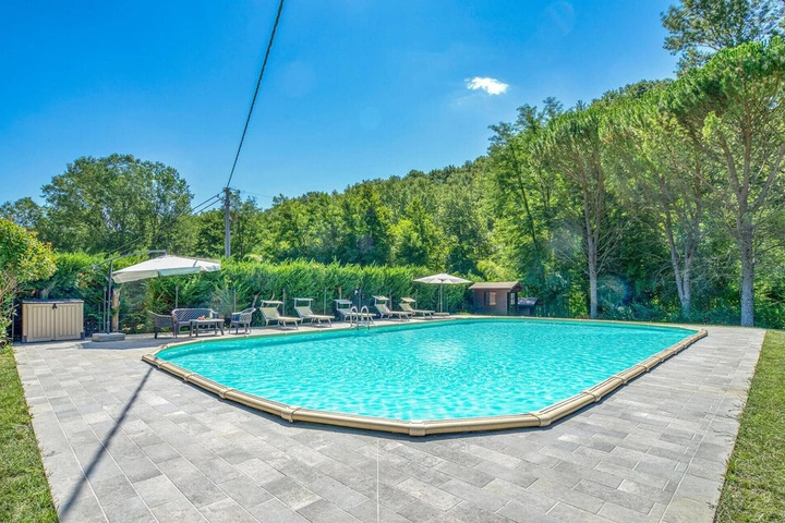 Pool 12 of 18