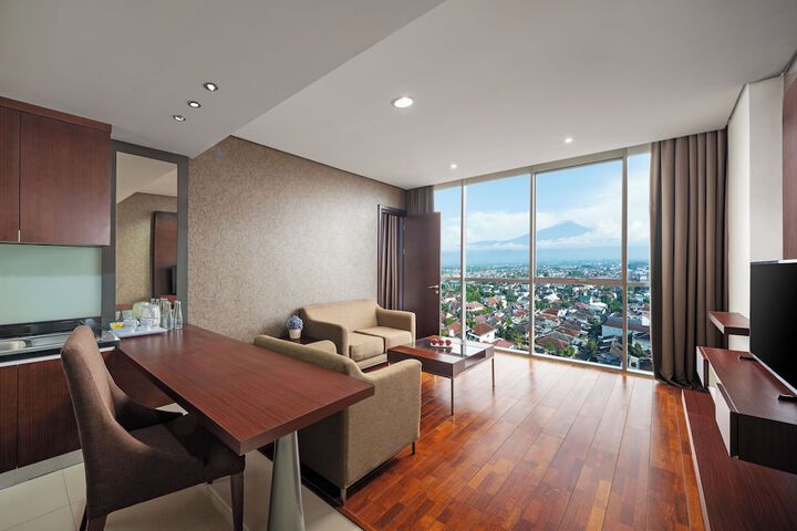 Room 15 of 33