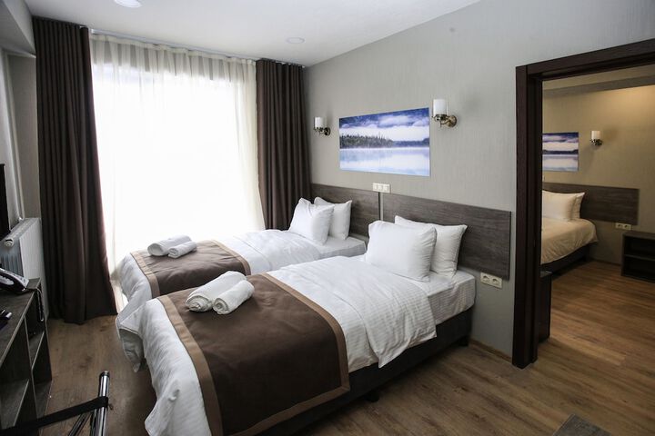 Room 5 of 18