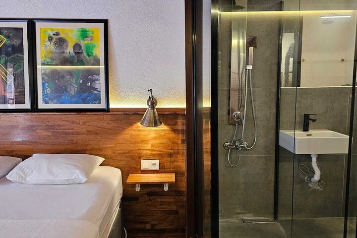 Room 4 of 21