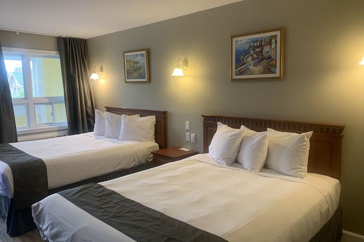 Standard Single Room 2 Queen Beds (4 of 4)