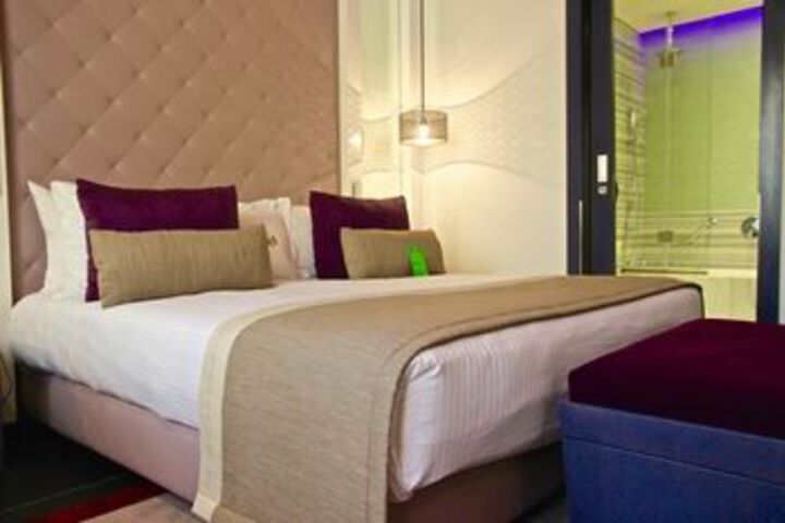 Hotel Suite Photo