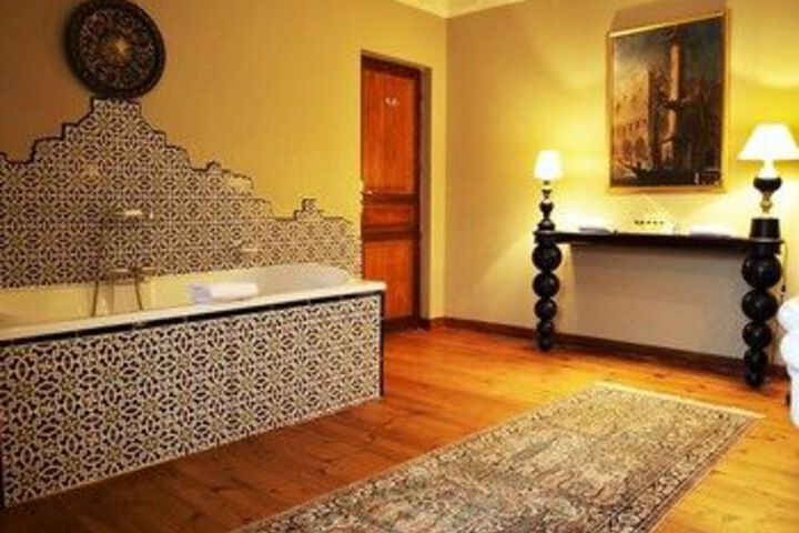 Room 2 of 65