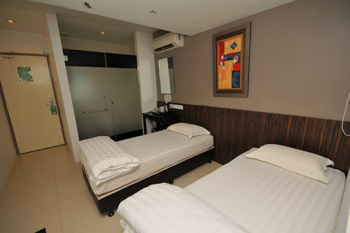 Room 17 of 48