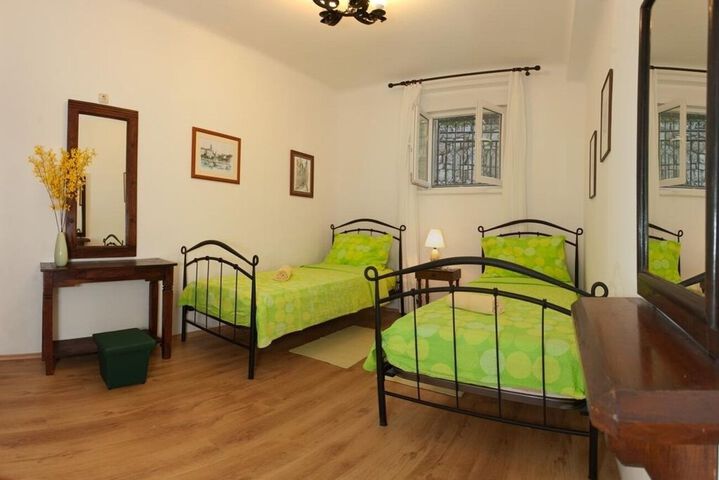 Room 17 of 24