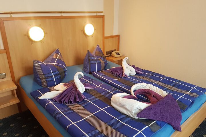 Room 2 of 53