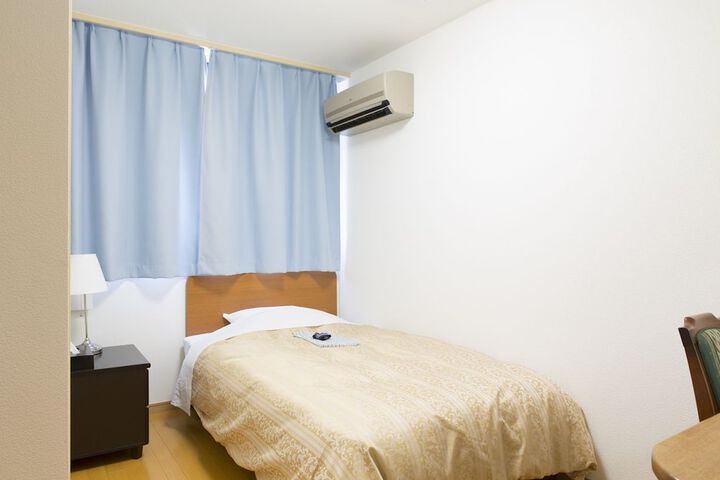 Room 8 of 27