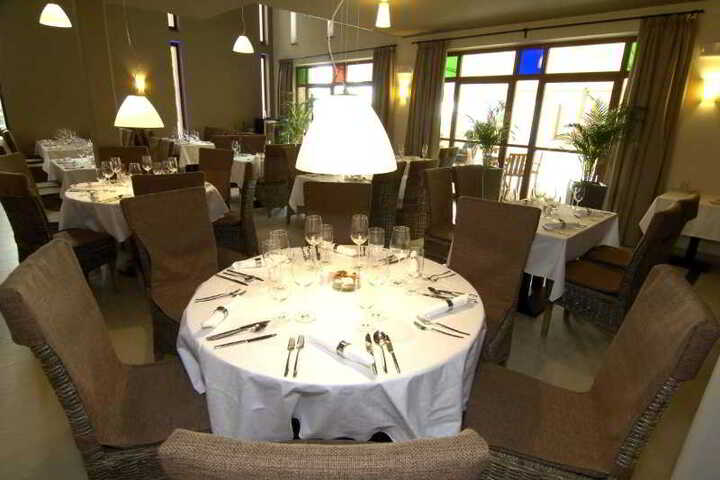 Dining 17 of 23