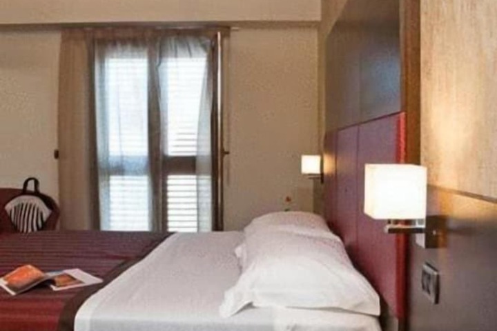 Room 6 of 36