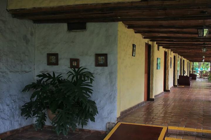 Ballroom/Hall 41 of 52