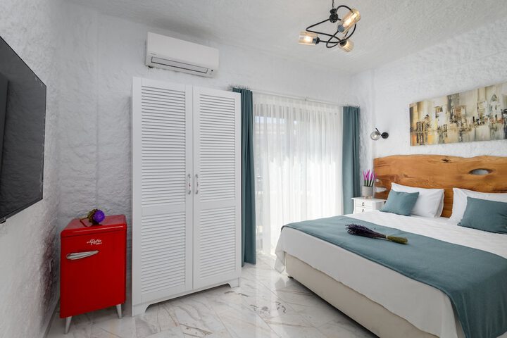 Room 8 of 25