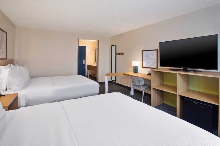2 Queen Beds (6 of 6)