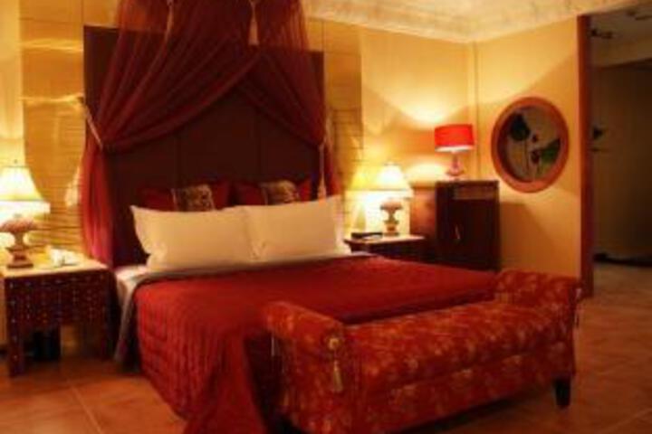 Room 2 of 6