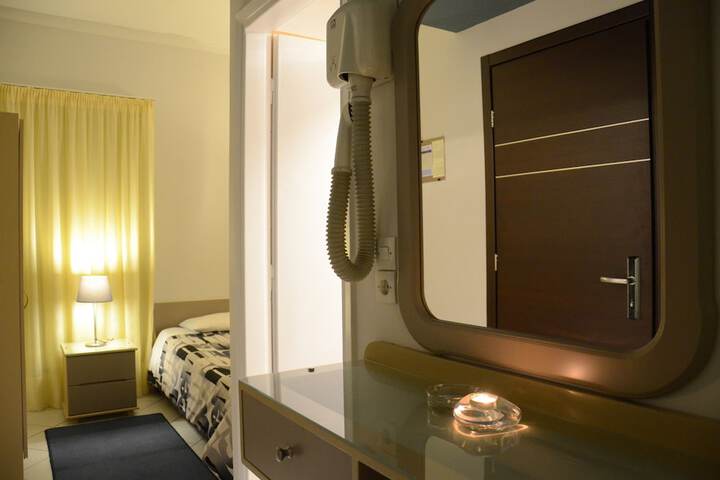 Room 12 of 34