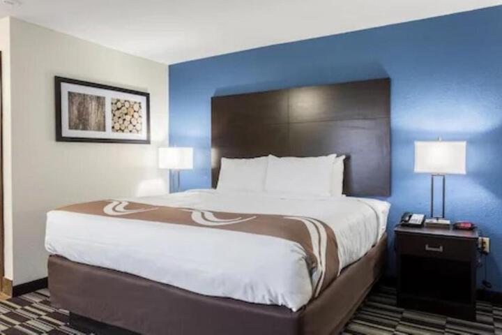 1 King Bed (1 of 8)