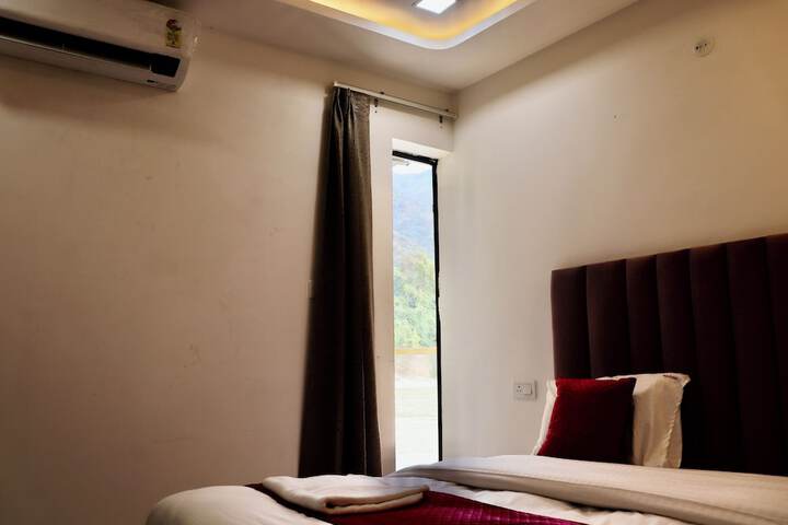 Room 4 of 13