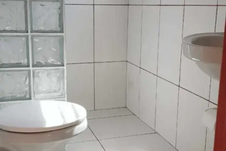 Room 8 of 11