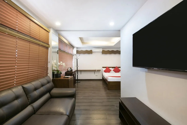 Room 12 of 18