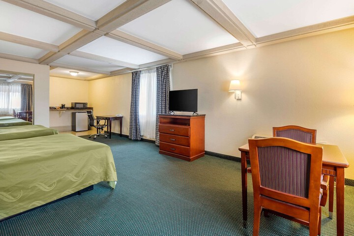 2 Double Beds (3 of 17)