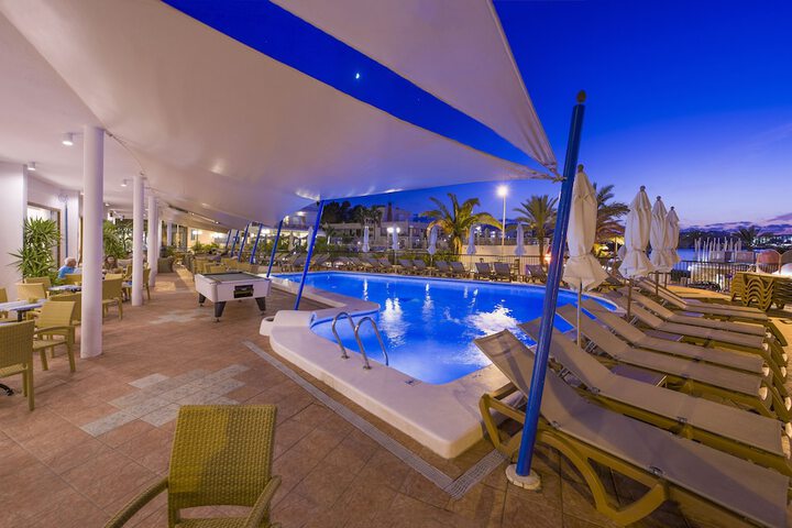 Hotel with Pool