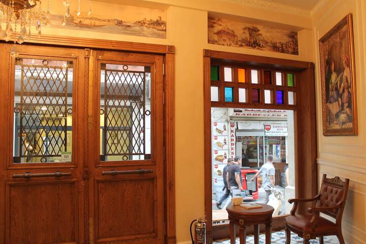 Entrance & Lobby