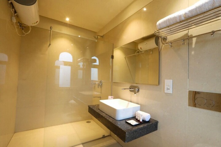 Room 10 of 15