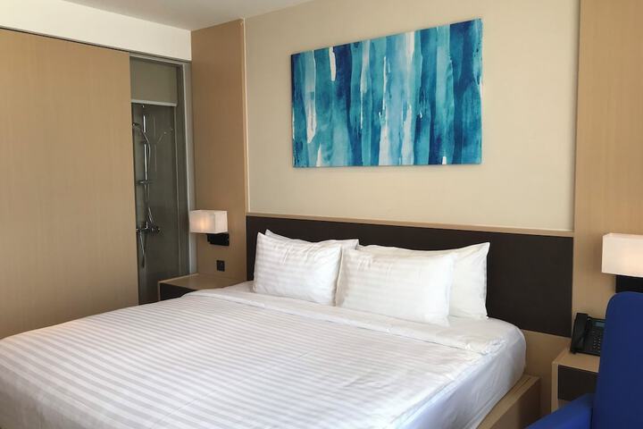 Room 4 of 32
